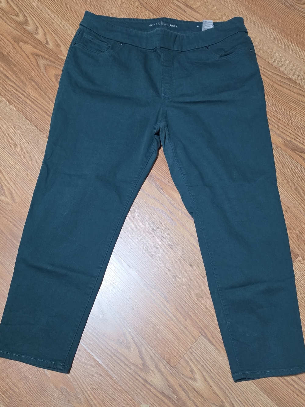 Chico's Slim Straight PullOn Ankle Jeggings- Dark Green